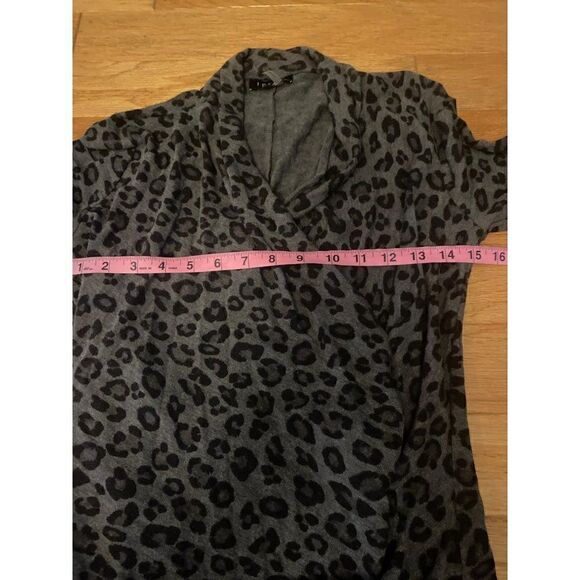 1.State women's grey animal long sleeve v-neck crossover sweater top size small - Picture 5 of 9